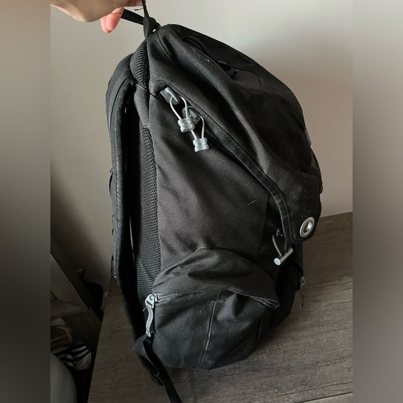 Oakley Vintage Black Men's Backpack - Picture 10 of 16